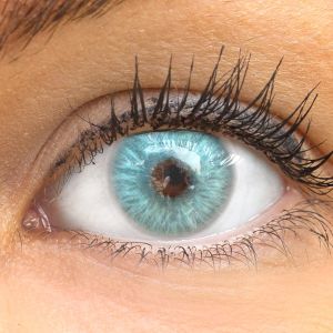 Farbige blaue Premium Kontaktlinsen in Catania Ice Blue von GLAMLENS